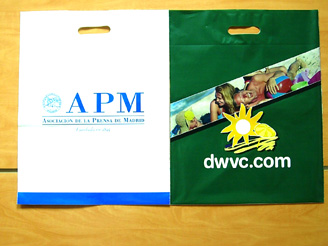 Bolsas de plastico oxodegradable o biodegradable con asa de troquelada
