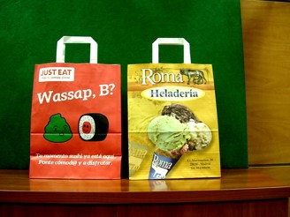 Bolsas de papel con asa plana personalizadas Bolsas de papel con asa plana personalizadas